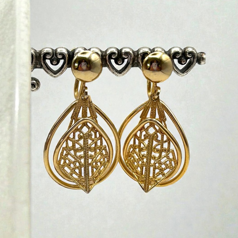Vintage Alice Gold Tone Screw Back Teardrop Dangle Earrings